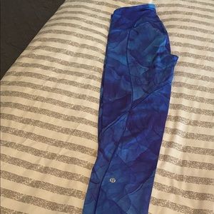 Lightly worn lululemon fast and free tights. Size 6 - 28”